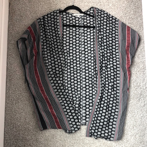 Cute kimono for night out/beach cover up - Picture 1 of 8